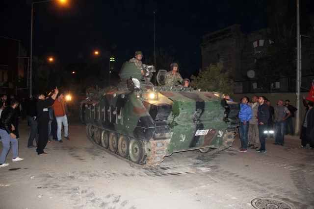 MİLLET DARBEYE GEÇİT VERMEDİ 153
