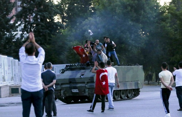 MİLLET DARBEYE GEÇİT VERMEDİ 166