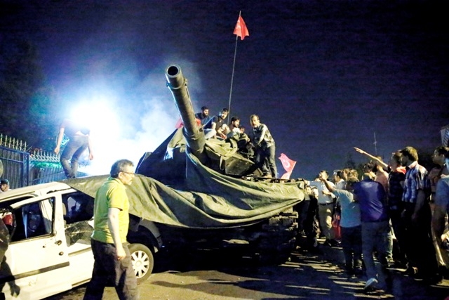 MİLLET DARBEYE GEÇİT VERMEDİ 171