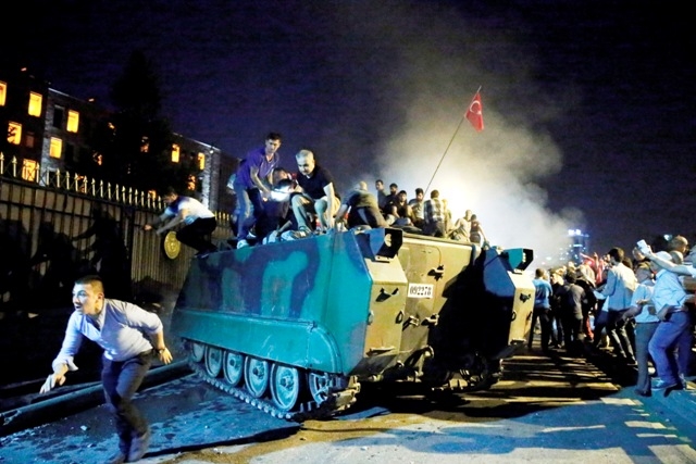 MİLLET DARBEYE GEÇİT VERMEDİ 172