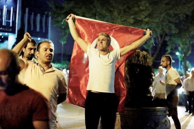 MİLLET DARBEYE GEÇİT VERMEDİ 176