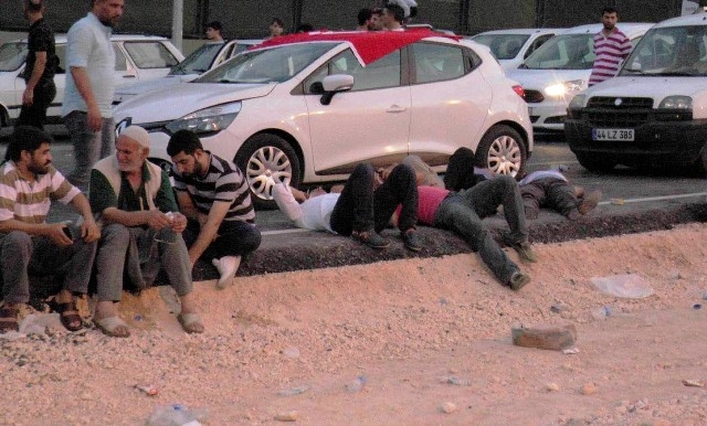 MİLLET DARBEYE GEÇİT VERMEDİ 178