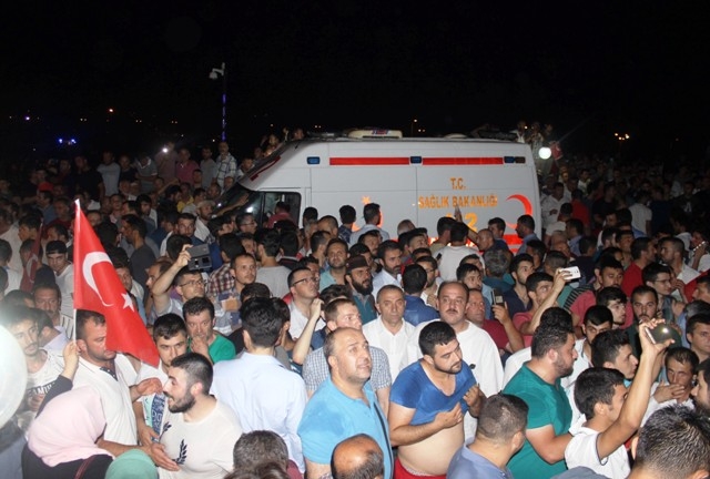 MİLLET DARBEYE GEÇİT VERMEDİ 179