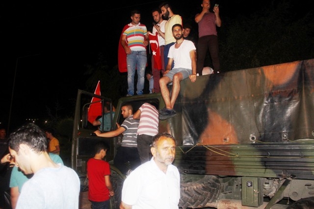 MİLLET DARBEYE GEÇİT VERMEDİ 182