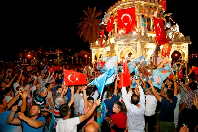 MİLLET DARBEYE GEÇİT VERMEDİ 183