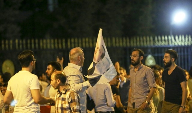 MİLLET DARBEYE GEÇİT VERMEDİ 191