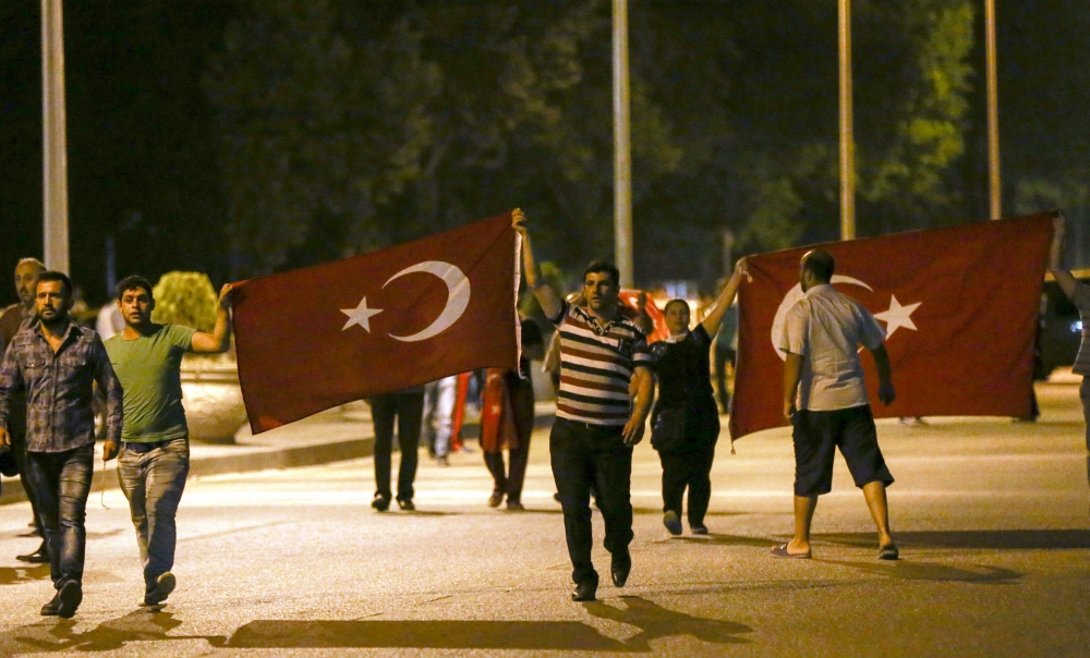 MİLLET DARBEYE GEÇİT VERMEDİ