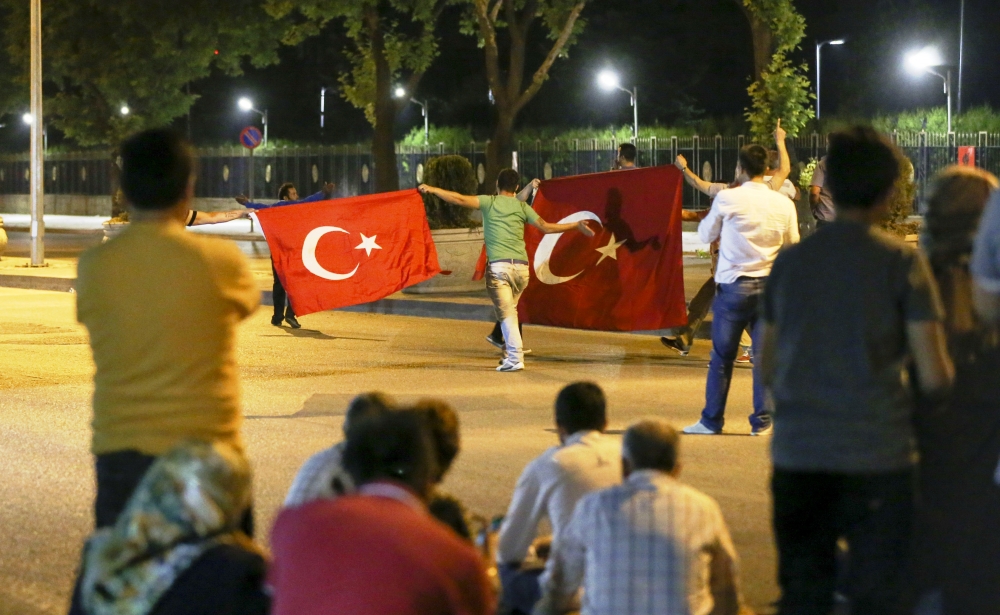 MİLLET DARBEYE GEÇİT VERMEDİ