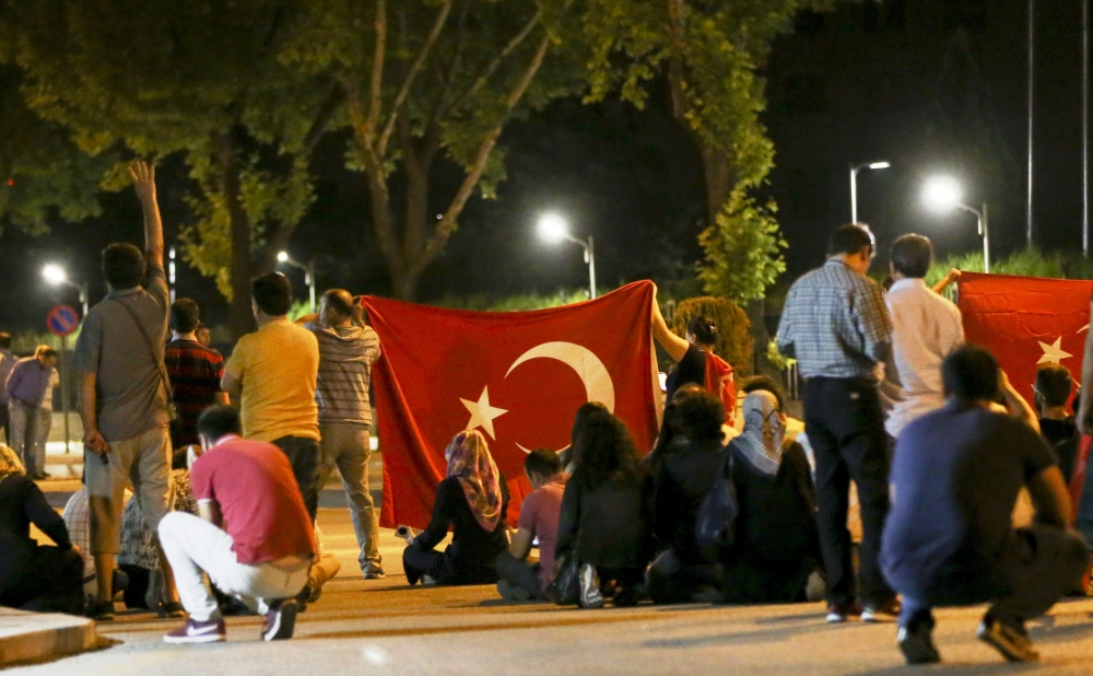MİLLET DARBEYE GEÇİT VERMEDİ