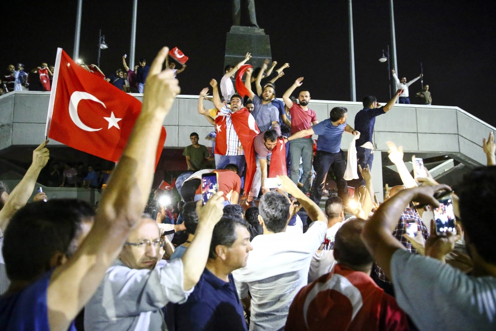 MİLLET DARBEYE GEÇİT VERMEDİ 66