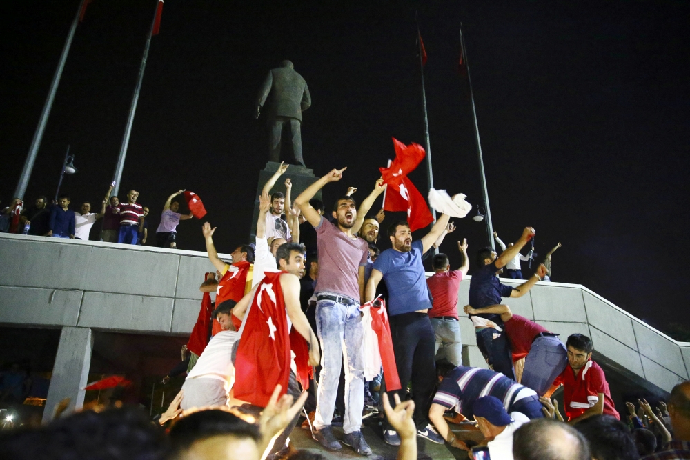 MİLLET DARBEYE GEÇİT VERMEDİ 67