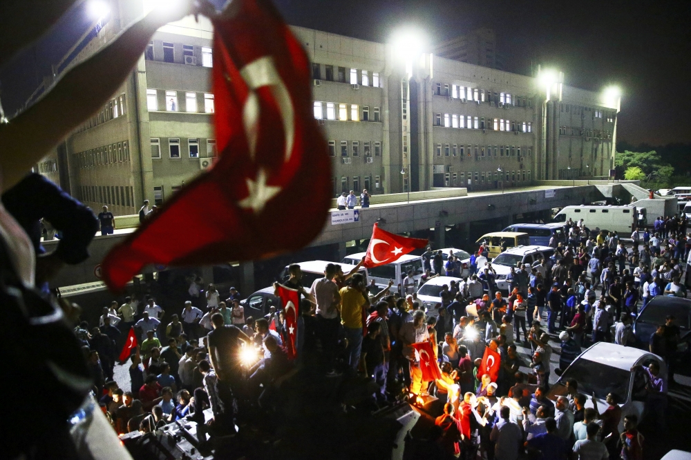 MİLLET DARBEYE GEÇİT VERMEDİ 69