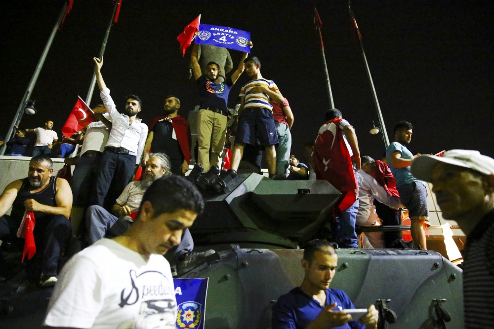 MİLLET DARBEYE GEÇİT VERMEDİ 74