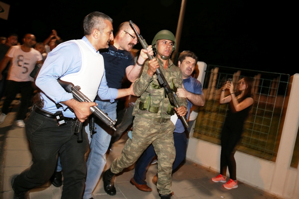 MİLLET DARBEYE GEÇİT VERMEDİ 83