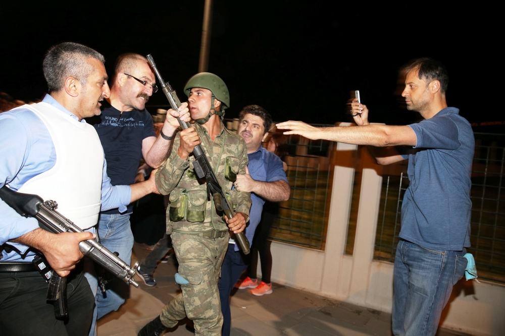 MİLLET DARBEYE GEÇİT VERMEDİ 84
