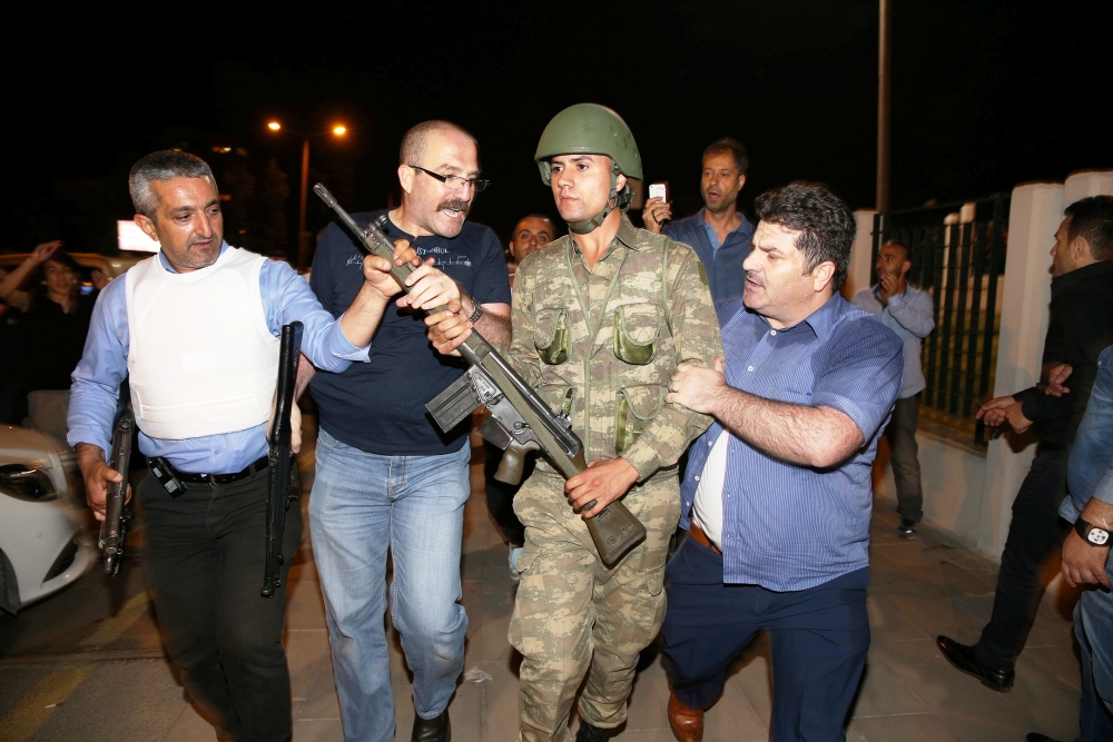 MİLLET DARBEYE GEÇİT VERMEDİ 85