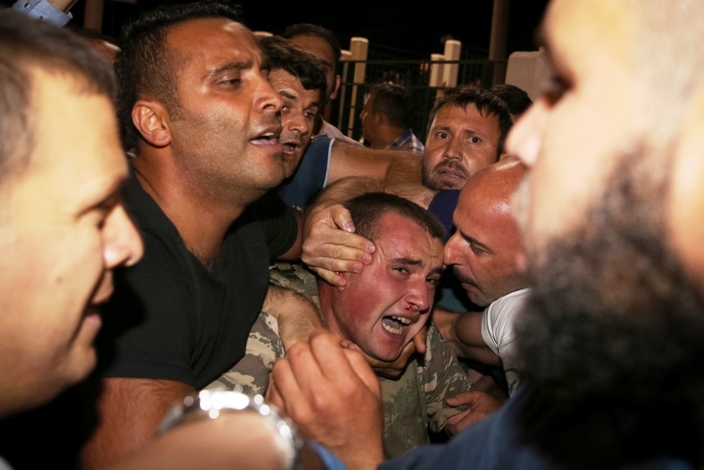MİLLET DARBEYE GEÇİT VERMEDİ 87