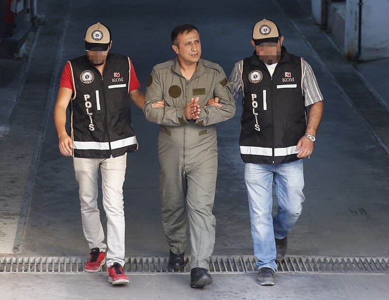 İşte tutuklanan komutanlar 12