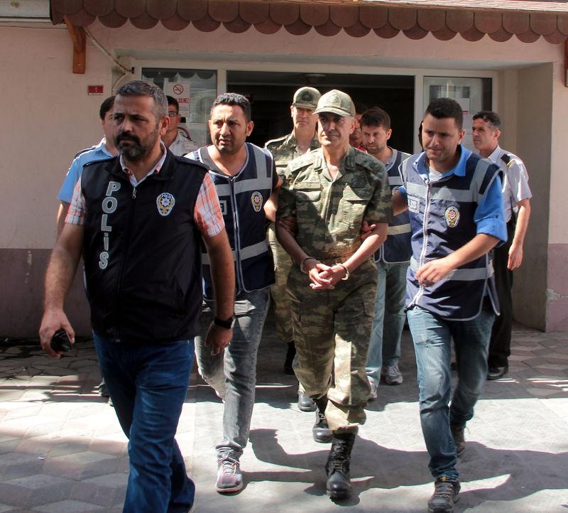 İşte tutuklanan komutanlar 23