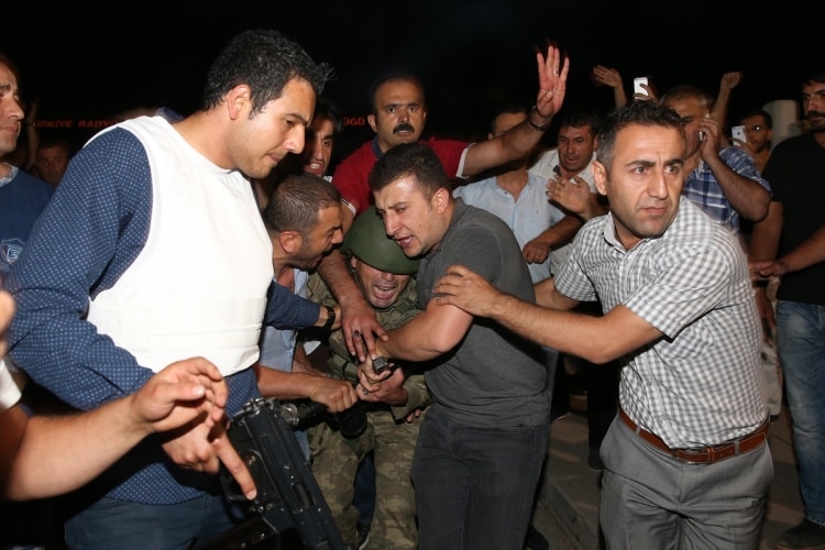 İşte tutuklanan komutanlar 32