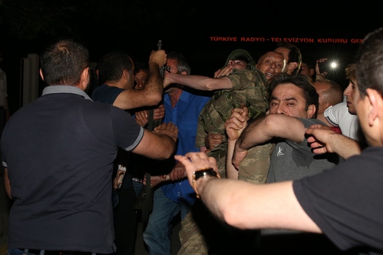 İşte tutuklanan komutanlar 34