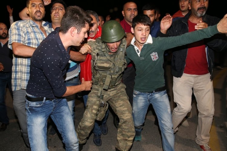 İşte tutuklanan komutanlar 36