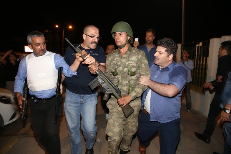 İşte tutuklanan komutanlar 43