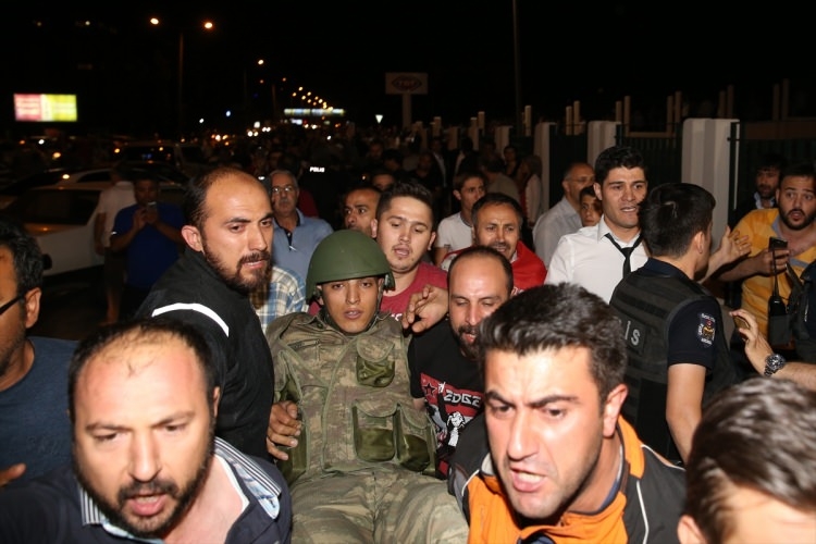 İşte tutuklanan komutanlar 44