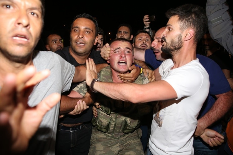 İşte tutuklanan komutanlar 46