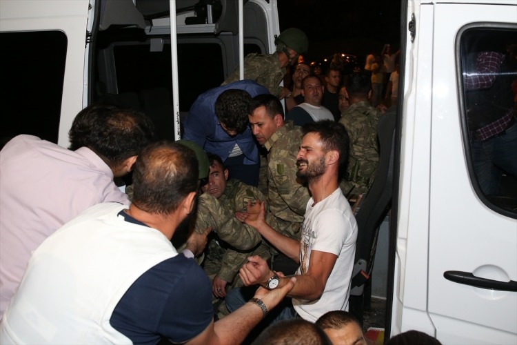 İşte tutuklanan komutanlar 53