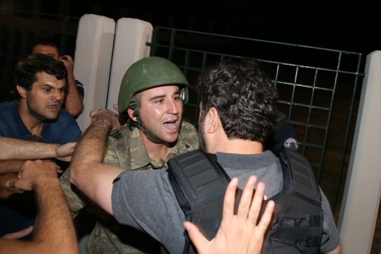 İşte tutuklanan komutanlar 58