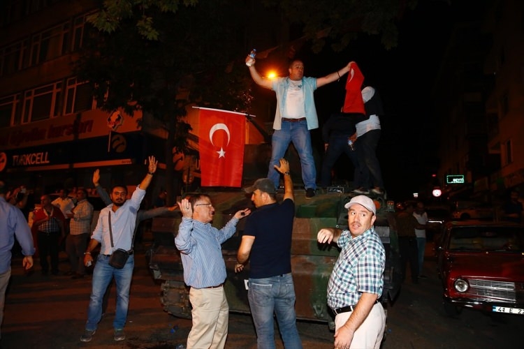 İşte tutuklanan komutanlar 60