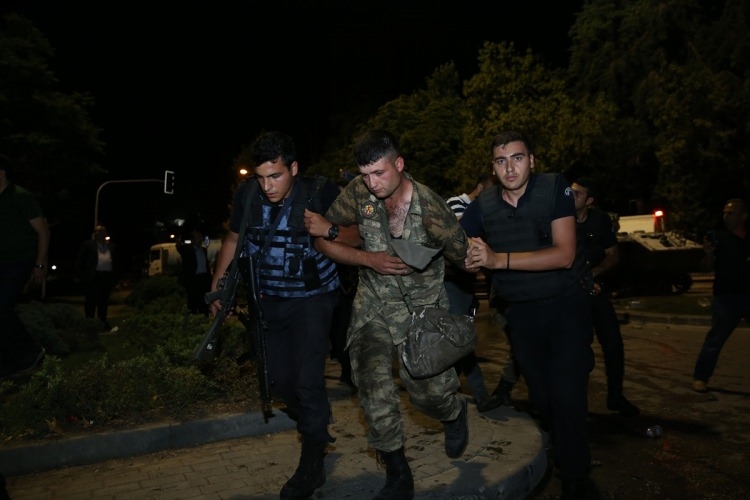 İşte tutuklanan komutanlar 62