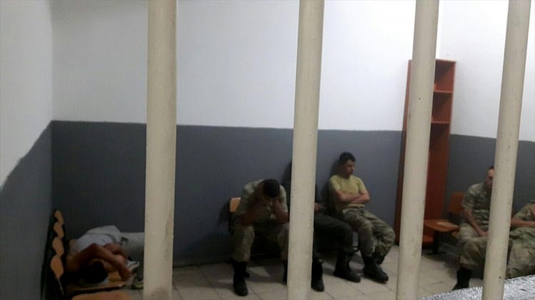 İşte tutuklanan komutanlar 65