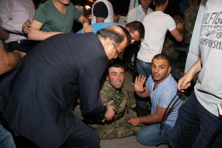 İşte tutuklanan komutanlar 67