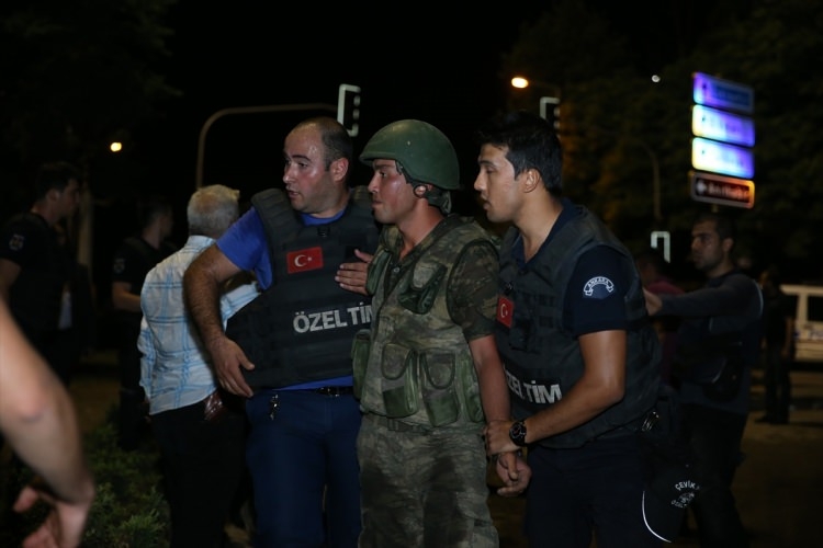 İşte tutuklanan komutanlar 68
