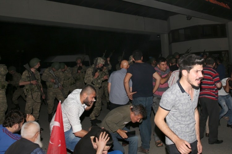 İşte tutuklanan komutanlar 70