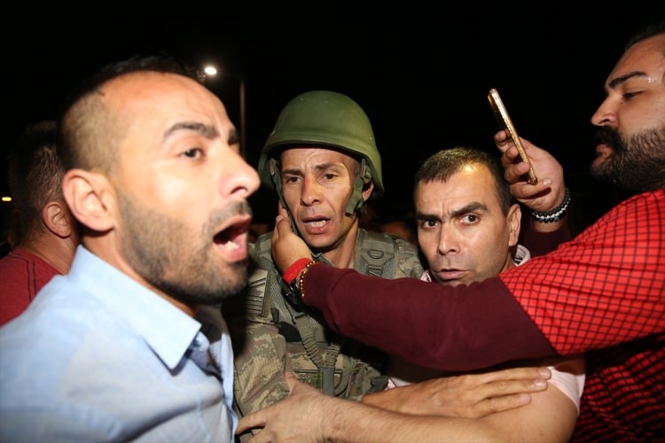 İşte tutuklanan komutanlar 71