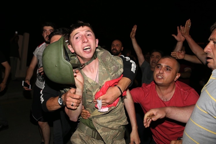 İşte tutuklanan komutanlar 72