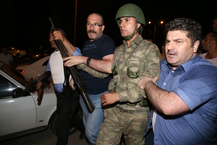 İşte tutuklanan komutanlar 74
