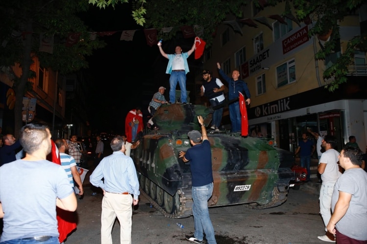 İşte tutuklanan komutanlar 75