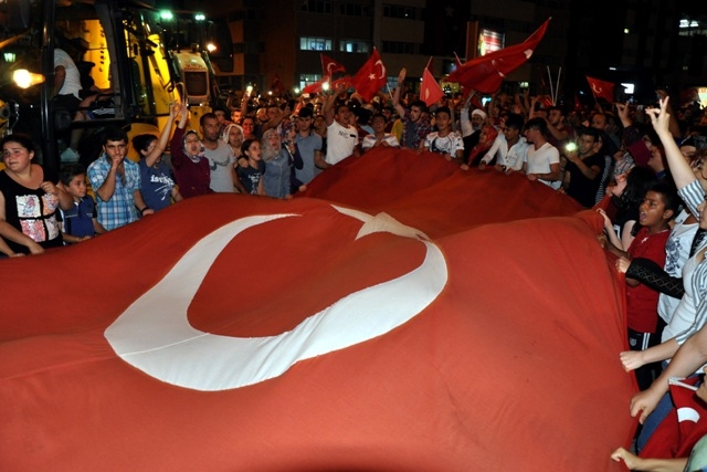Konya'da darbe girşimine tepkiler 10