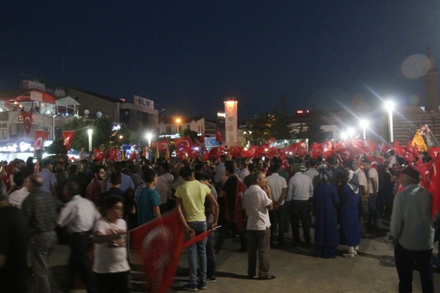 Konya'da darbe girşimine tepkiler 14