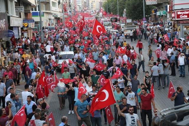 Konya'da darbe girşimine tepkiler 17