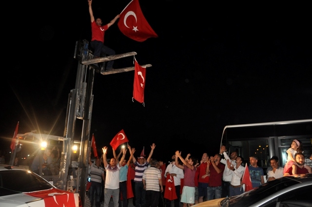 Konya'da darbe girşimine tepkiler 2