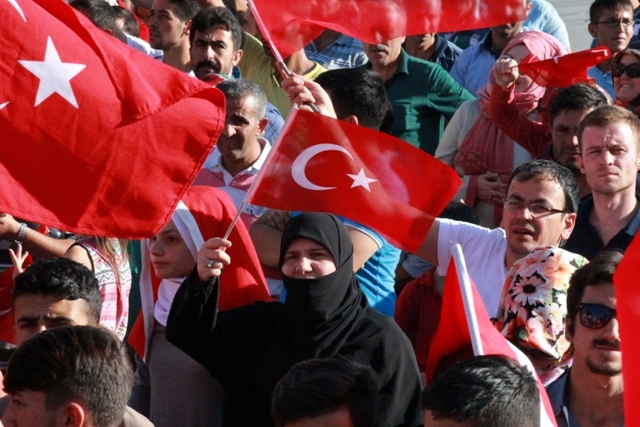 Konya'da darbe girşimine tepkiler 28
