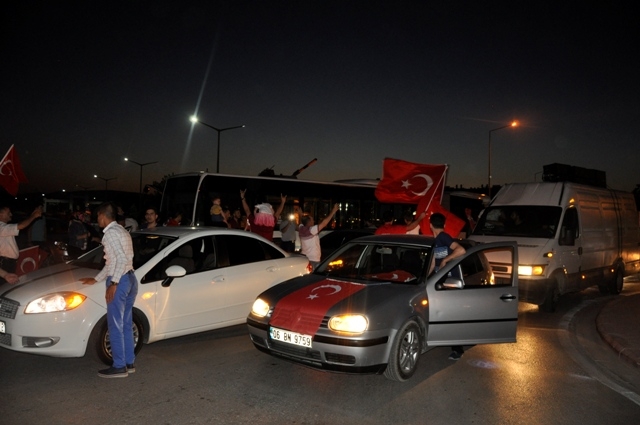 Konya'da darbe girşimine tepkiler 3