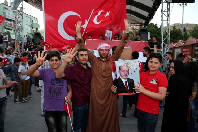 Konya'da darbe girşimine tepkiler 37