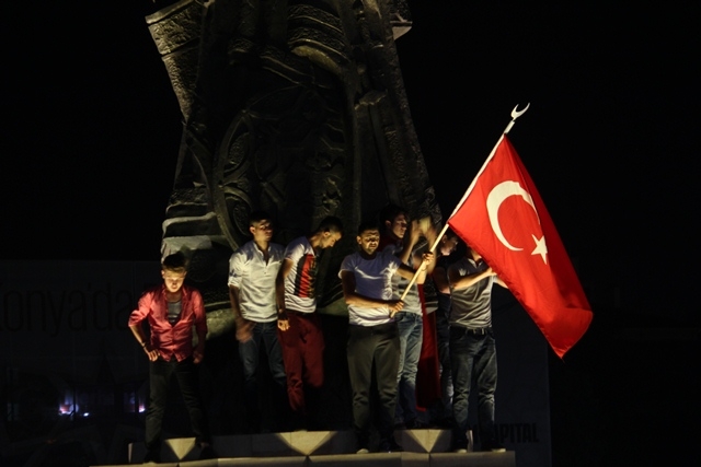 Konya'da darbe girşimine tepkiler 53