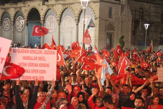 Konya'da darbe girşimine tepkiler 54